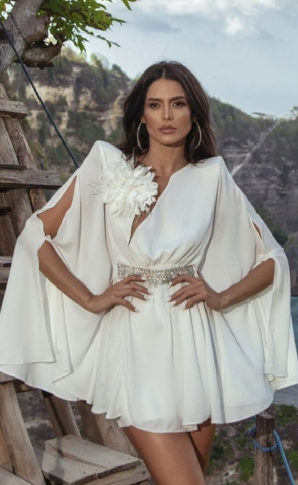Bílé šaty 